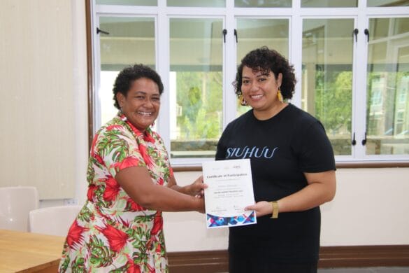 The founder, Akanesi Kaufui with a Fijian entrepreneur